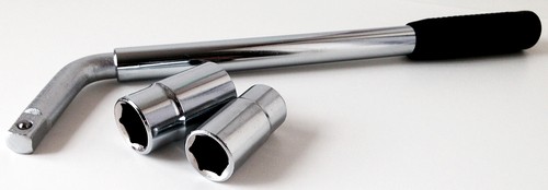 Car wheel brace extendable