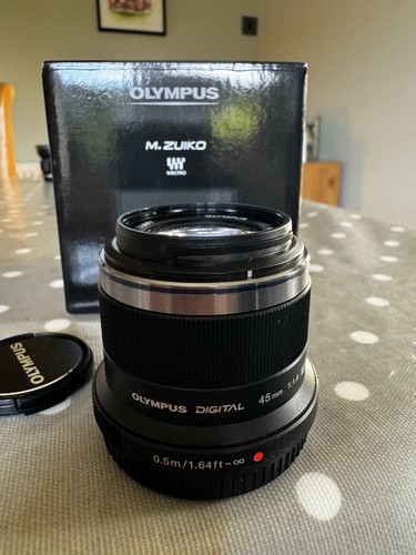 Olympus 45mm boxed - 1.8,