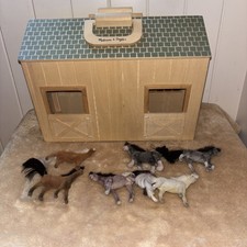 Melissa & Doug Wooden Fold & go Barn playset with horses 