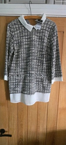Wallis black and white - wallis,