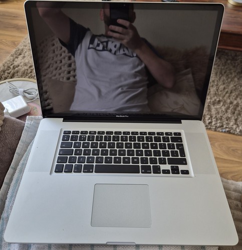 Macbook pro mid 2010 new - 17", **new