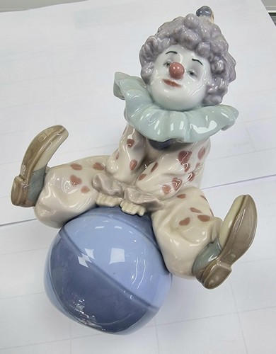 Lladro clown sat ball - clown,
