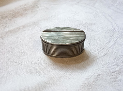 Vintage hinged lid snuff - hinged, box
