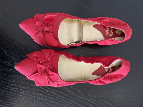 Replay red fabric - flat, pointed