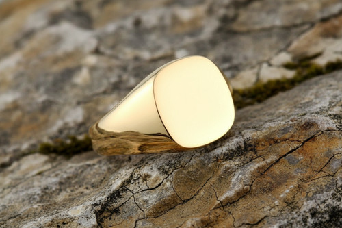 Yellow gold cushion - gold, signet