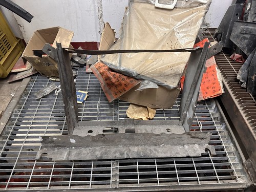 Front radiator frame - radiator,