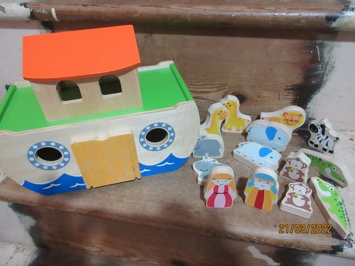 Kiddicare buzzing brains noahs - kiddicare,