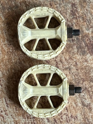 White hung kuang 800 pedals - kuang,