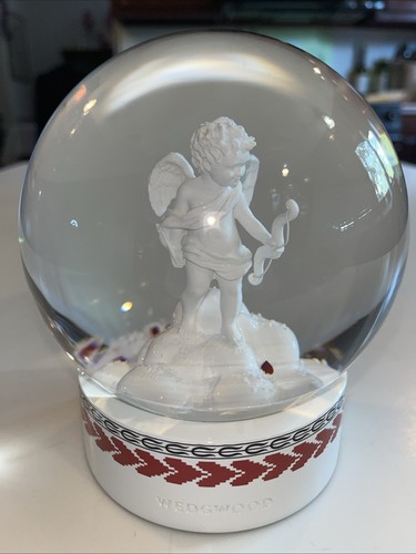 Wedgwood annuals love snow - “love,