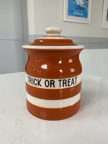 Green cornishware halloween - tg,