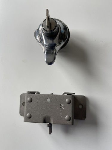 Mgb mgc boot lock - lock, assembly