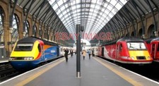 PHOTO  HSTS AT KING'S CROSS - STAGECOACH EMT LIVERIED POWER CAR BORROWED BY STAG