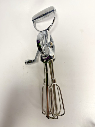 Vintage hand crank - hand, beater