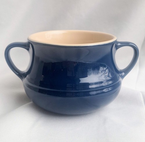 Lovely creuset dark blue - le,