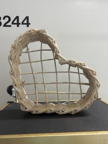 Beige heart shaped wicker - beige,