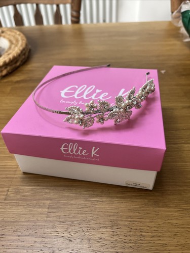 Ellie side isla - ellie, with