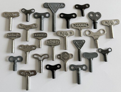 Vintage wind toy keys - up, lot