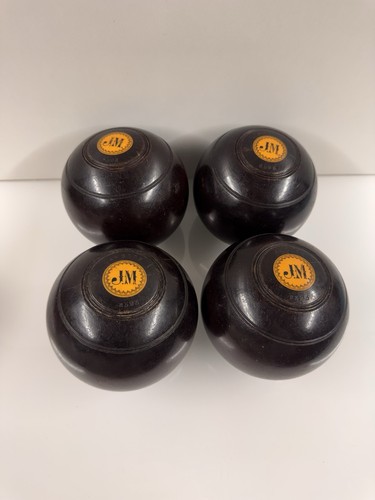 Set lawn bowling balls - of,