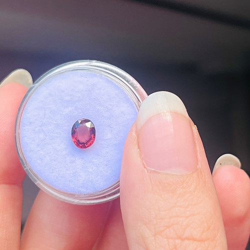 Transparent red spinel oval - red,