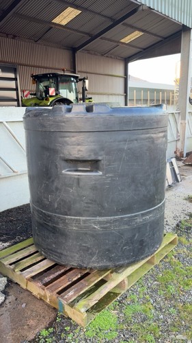 400 gallon water tank - water,