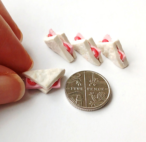 Dolls house miniature 4 - miniature, 1:12