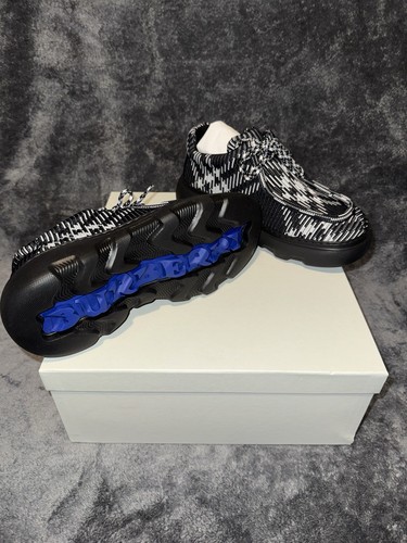 Brand new burberry creeper - new*,