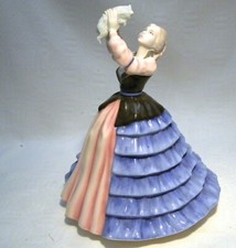  ROYAL DOULTON  FIGURINE  SUSAN   HN 4777