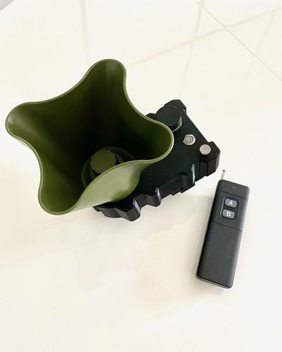 Bait spreader for - bait,