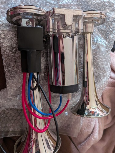 Brand new box air horns - brand, in