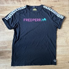 Fred Perry X Space Invaders T-Shirt Fitted Medium Scarce T-Shirt Vintage style