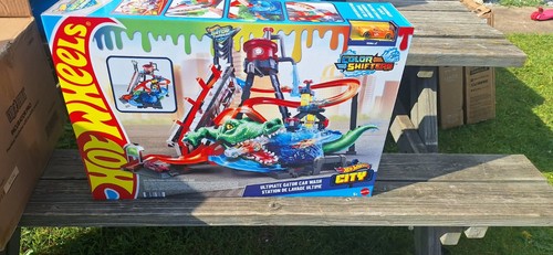 Hot wheels ultimate gator - hot,