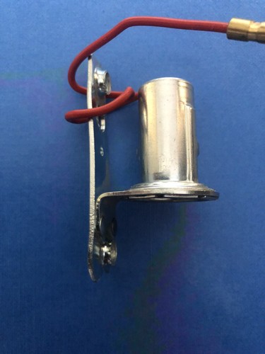 Single contact bulb holder