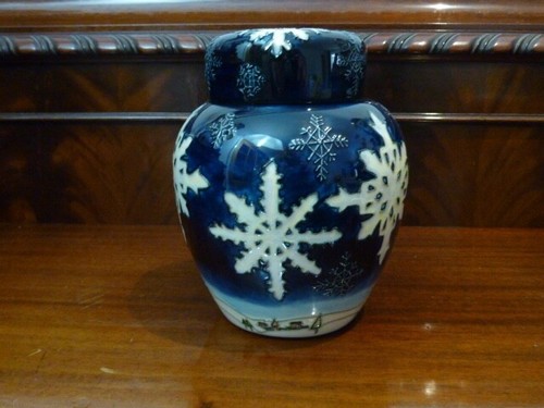 Moorcroft pottery ginger jar - pottery,