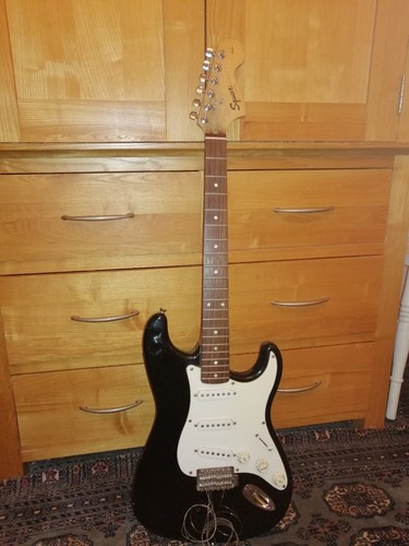 Squier strat fender - strat, by