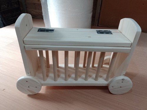 Pet hay feeder - hay,