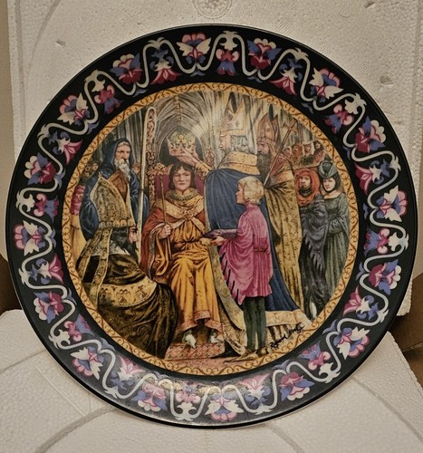 Wedgwood plate arthur - wedgwood, crowned