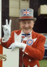England mascot Ken Bailey in