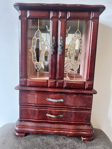 Vintage table top jewellery
