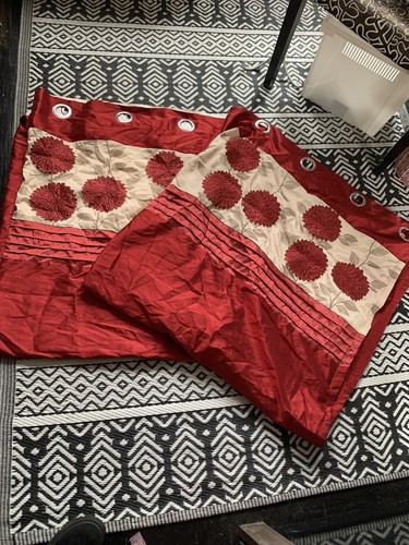 Red and beige - red, curtains