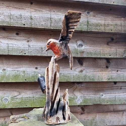 Chainsaw carved robin - ,