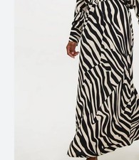 T U Sainsbury's Monochrome