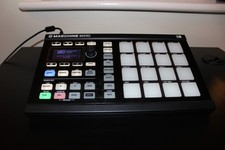 Native Instruments Maschine Mikro Mk2 Black. Boxed In Excellent Condition. Mint.
