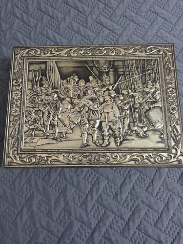 Vtg victoria metal biscuit tin - victoria,