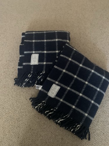 Pair pure wool - pure, throws