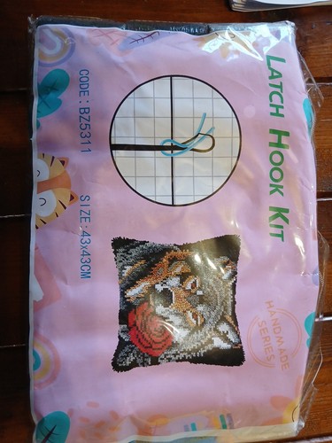 Latch hook kit cushion - cushion, 43