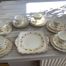 FOLEY TEA SET CONSISTS OF 6 X