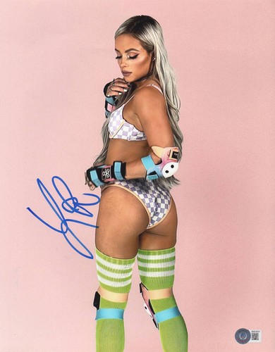 Liv morgan signed autograph - liv,