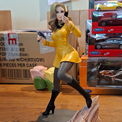 Star trek female figurine with - figurine,