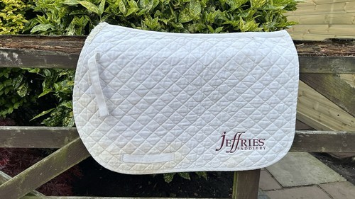 White saddle cloth with - saddle,