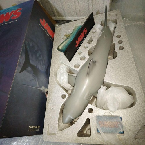Sideshow jaws figure - jaws, statue